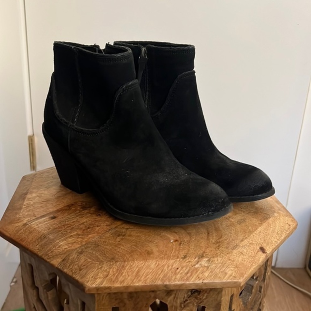 Sofft | Black Suede Taylie Bootie